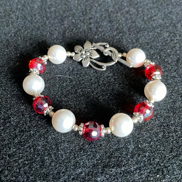 Swarovski & Shell Pearl Bracelet - Picture 1 of 3